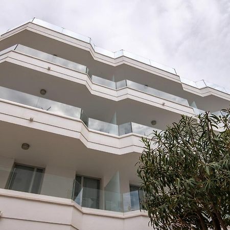 Sea Breeze Apartments 칼라 미요르 외부 사진