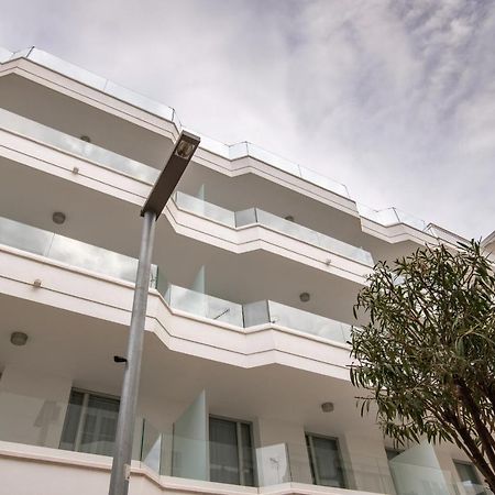 Sea Breeze Apartments 칼라 미요르 외부 사진