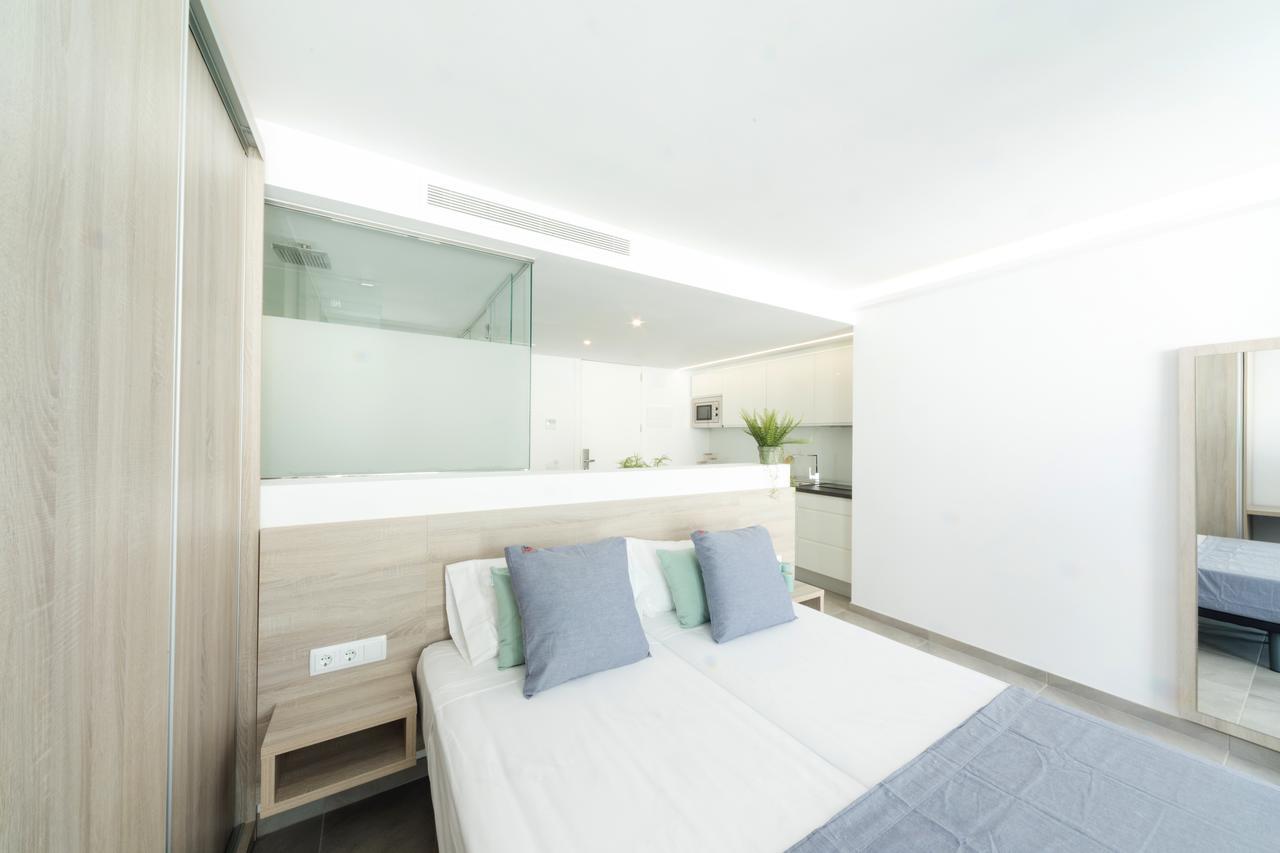 Sea Breeze Apartments 칼라 미요르 외부 사진